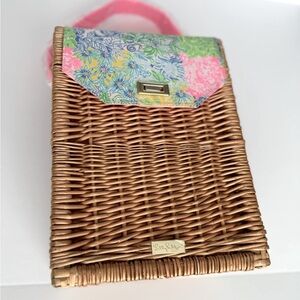 NEW LILLY PULITZER Cheek To Cheek Wicker Wine Carrier with Strap